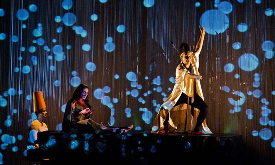 Denise Milan - Ópera das Pedras - O Espetáculo da Terra, ópera contemporânea, codireção Lee Breuer, SESC Ipiranga, 2010