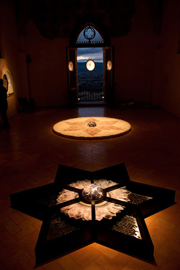 enise Milan - exposição Amor e Perdão, Palazzo del Monte Frumentário, Assis, ITA, 2012